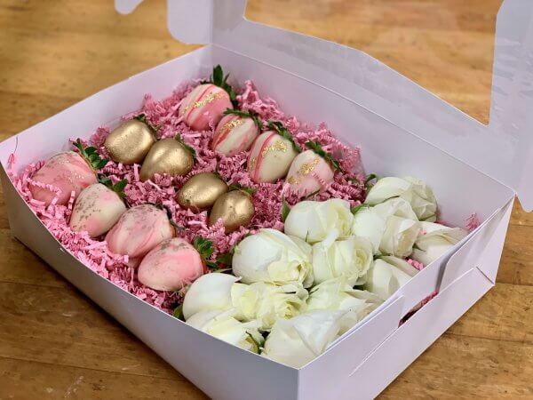 *Luxury Valentine's Gift Box - Light Roses PRE-ORDER*