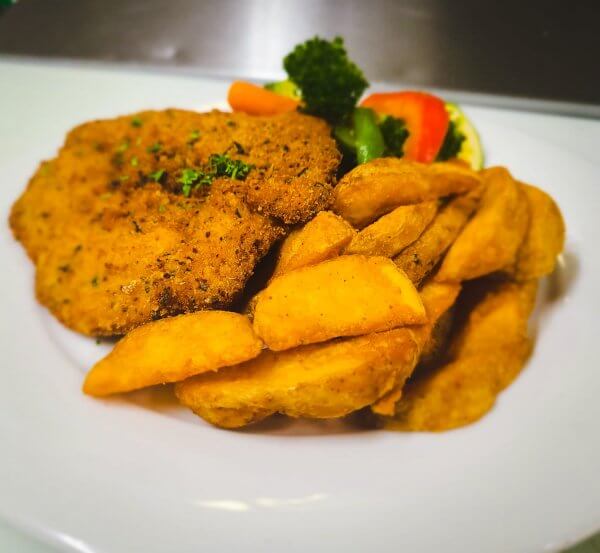 Breaded Chicken with Steamed Veg & Potato Wedges